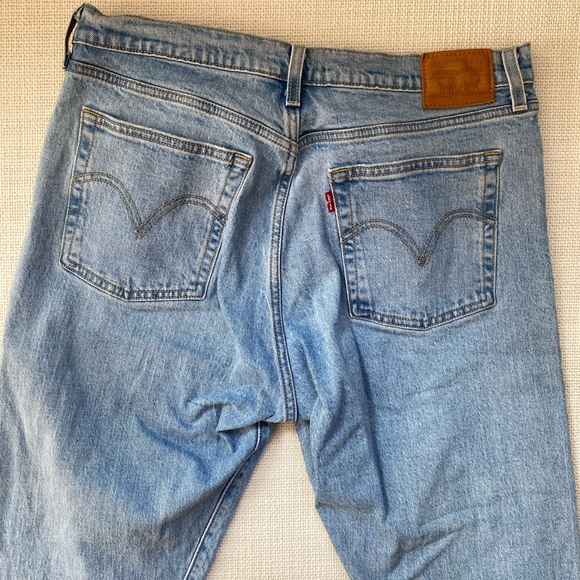 Levi’s Wedgie Fit Light/Medium Wash Women’s Jeans - Picture 4 of 8